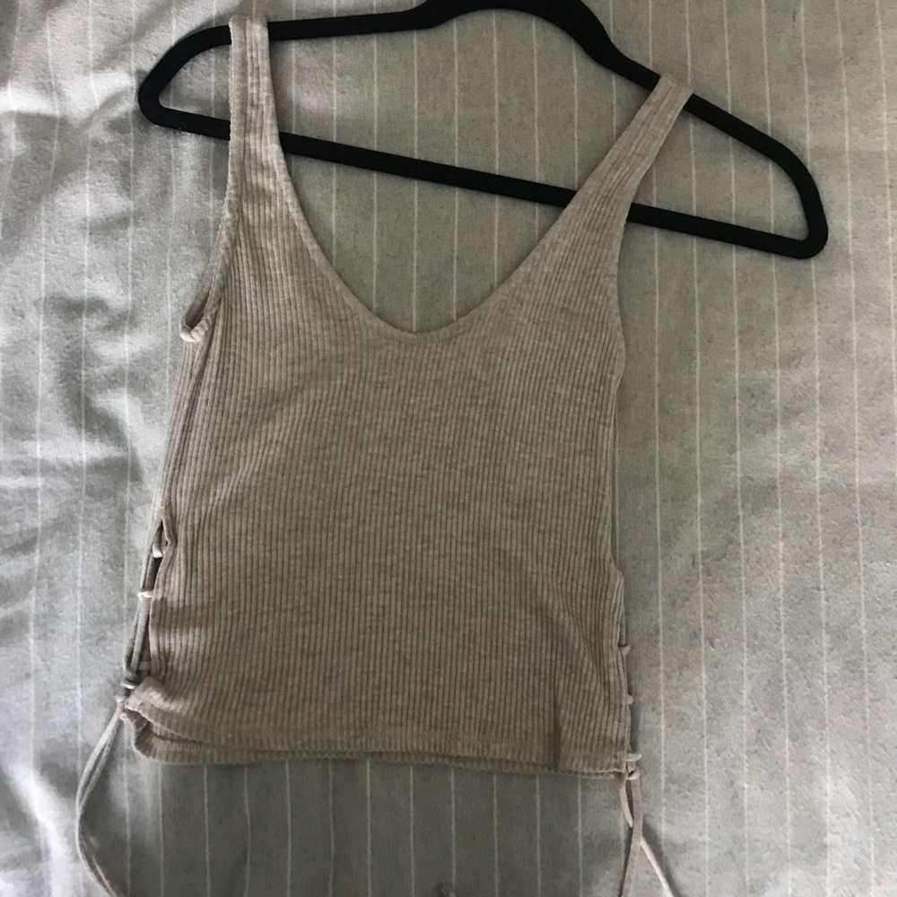 Side tie tank—UO